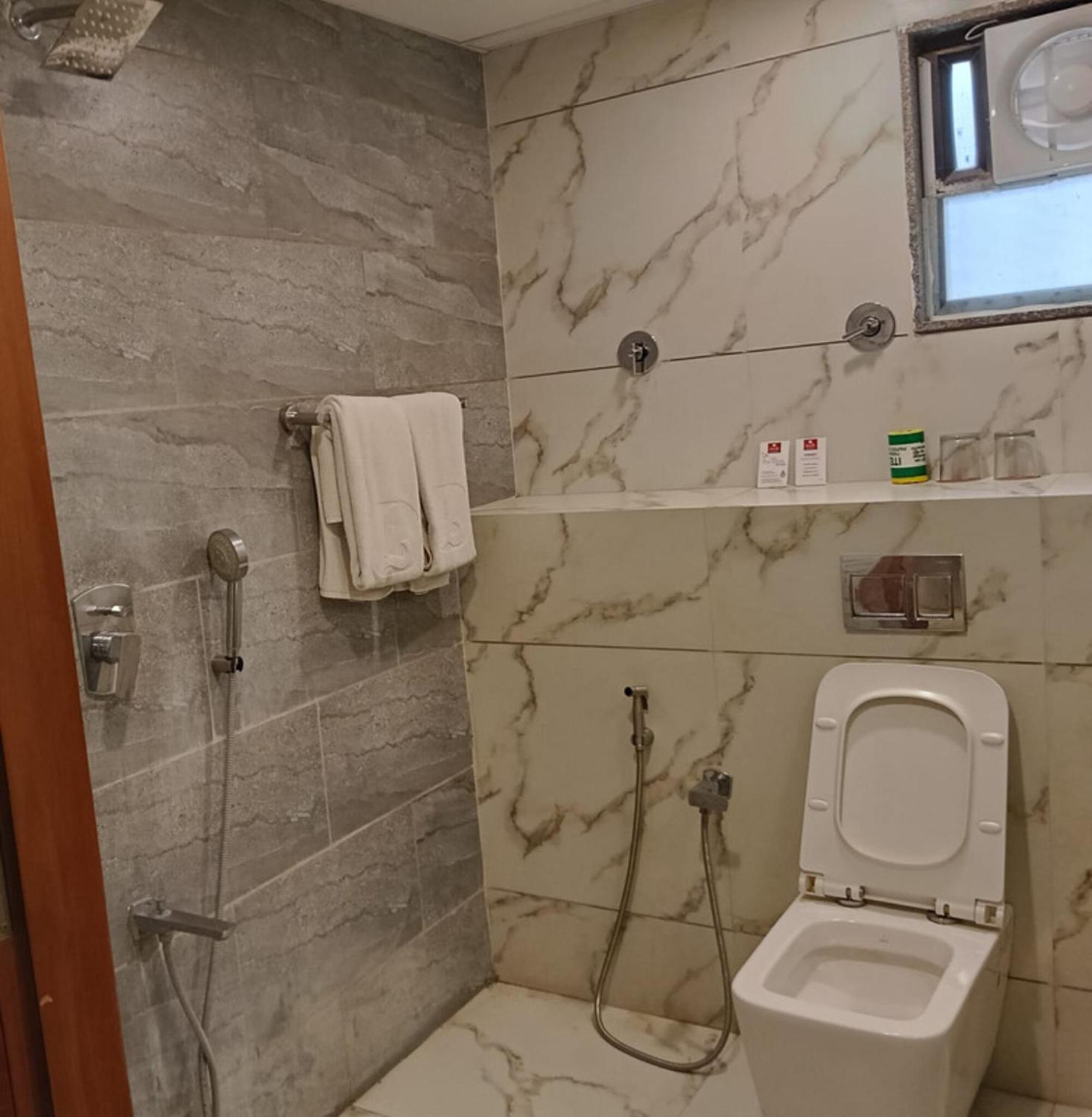 SK Lords Eco Inn Ahmedabad Exterior foto